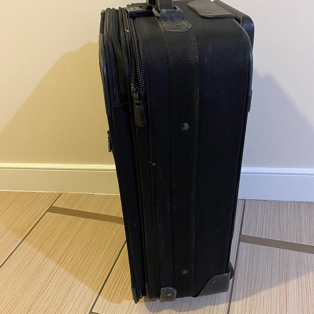 Briggs & Riley Carry On Luggage - Picture 3 of 11